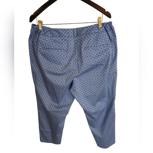 NWOT Talbots Woman Heritage Blue Geo Print Capri Pants Size 14W - Picture 3 of 15
